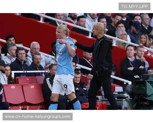 曼城主场大胜切尔西展现关键作用 球队默契配合攻防两端皆有亮眼表现 曼城主场大胜切尔西展现关键作用 球队默契配合攻防两端皆有亮眼表现