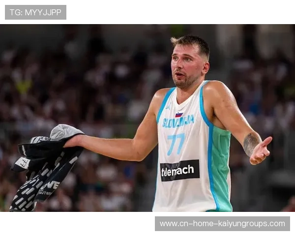 东契奇赛后点名引发热议:场上的领袖力与未来的无限可能 东契奇赛后点名引发热议:场上的领袖力与未来的无限可能