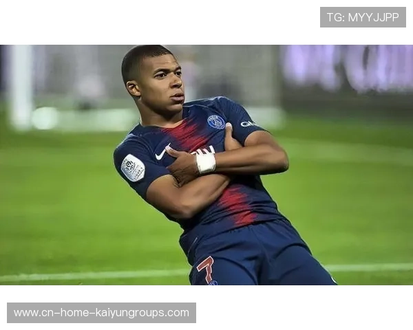 巴黎姆巴佩启动步强化闪击速度——赛场上的王者之力 巴黎姆巴佩启动步强化闪击速度——赛场上的王者之力